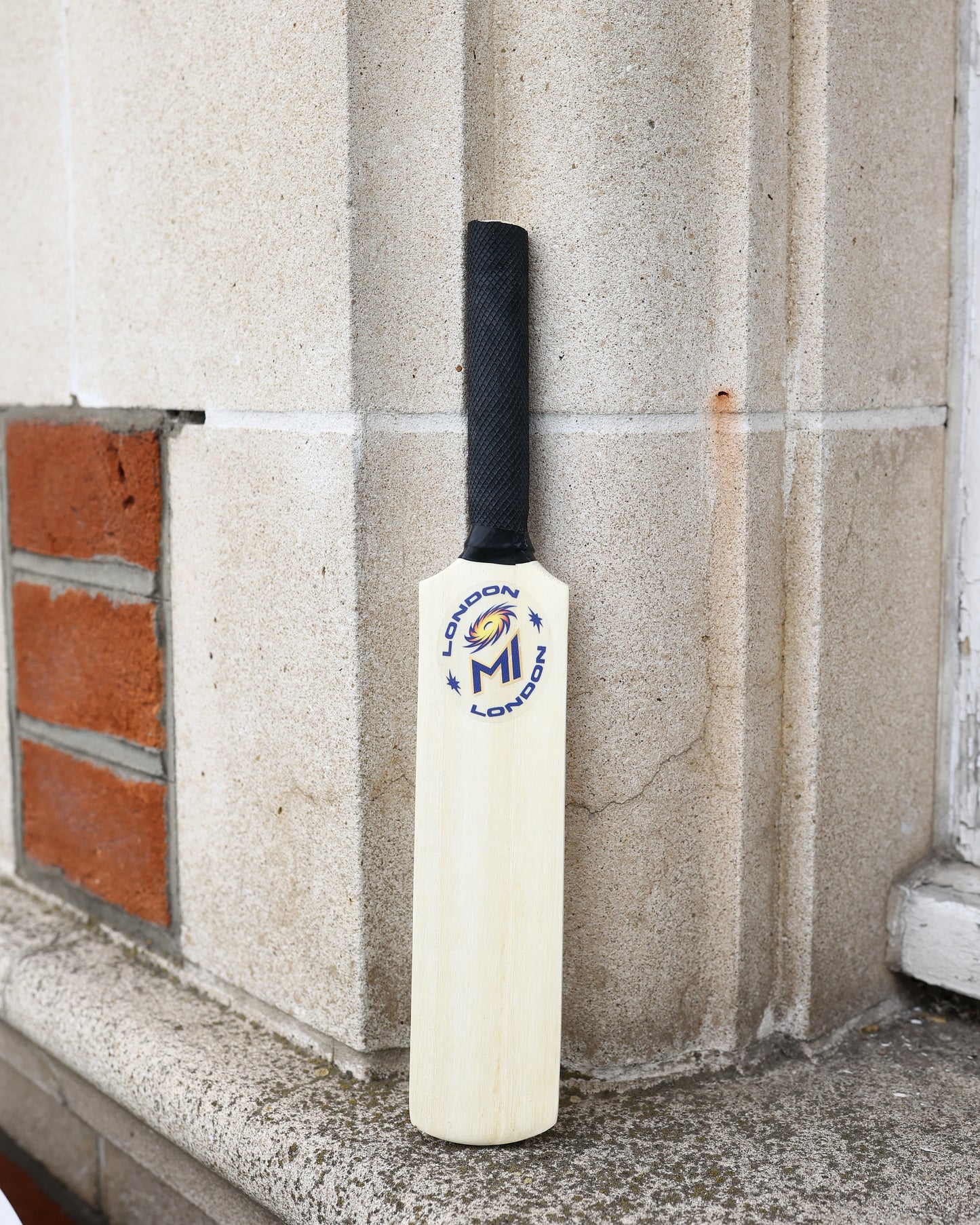 MI London Autograph Bat