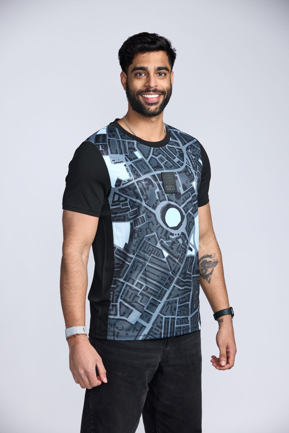 SE11 Range Black T-shirt